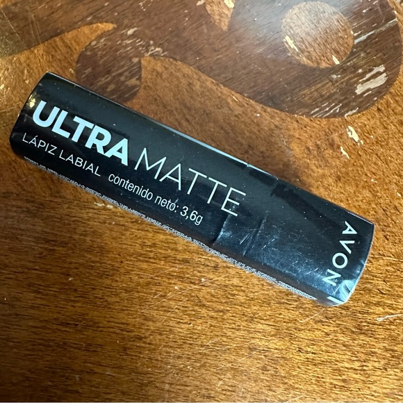 Avon Matte Lipstick Continuous Cocoa - Picture 7 of 7